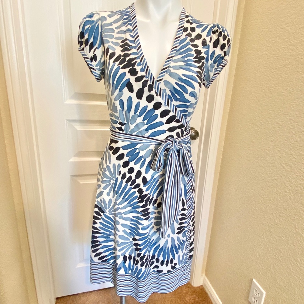 BCBG MAXAZRIA Stretch Floral Print True Wrap Dress
